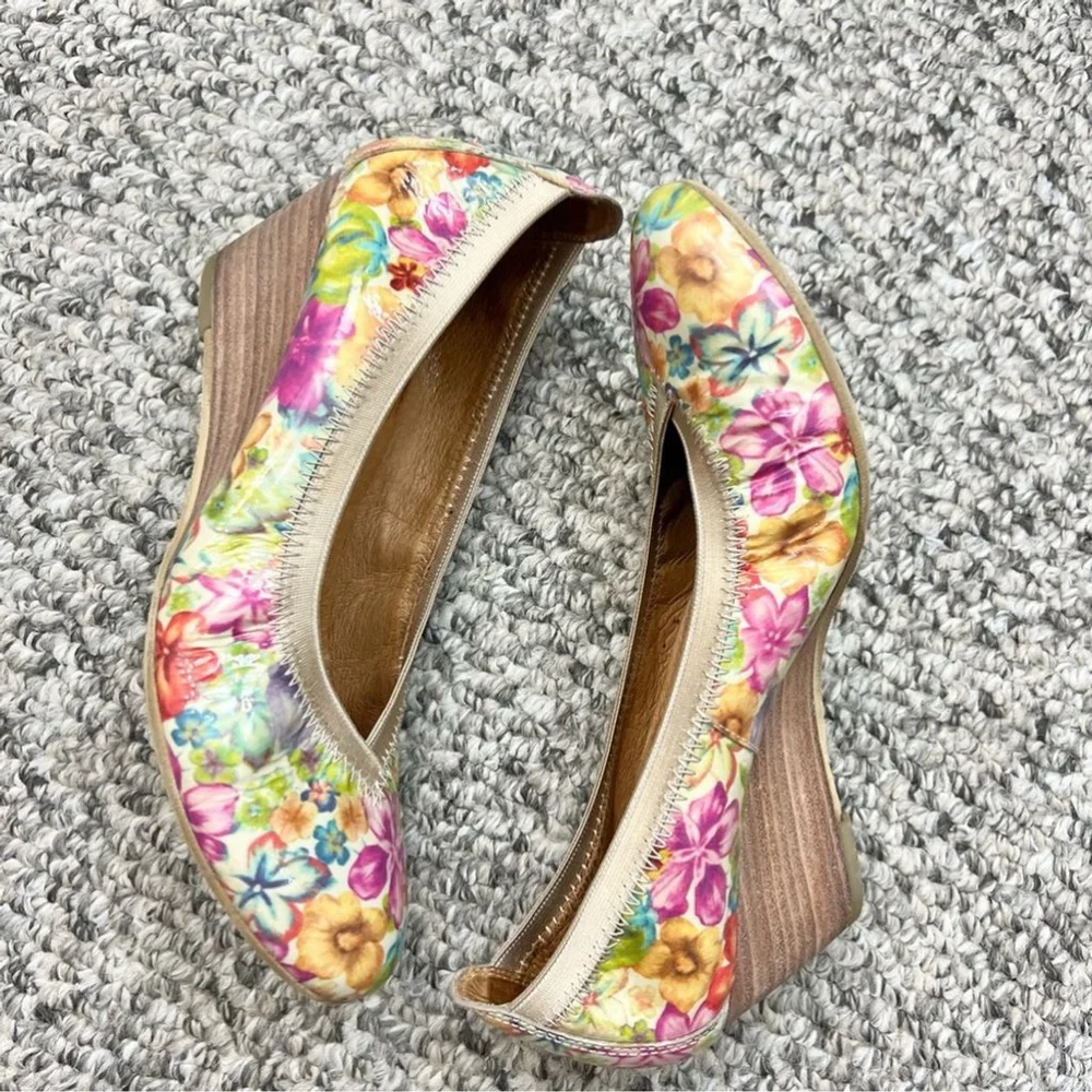 Hispanitas floral patent leather wedge heels EU 36